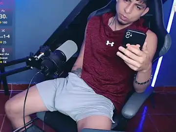 Stripchat Free Porn Cam of ALPHA_LATINO