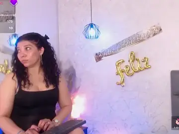 Stripchat Watch Live Sex Cams of Serena_Houstonn