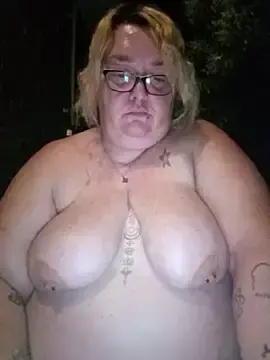 Stripchat Live Sex Cam of diosacurvy1984