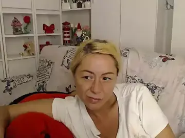 Stripchat Sex Cam of _karolynesyera_