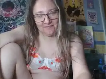 Stripchat Live Sex Cam of Izzylove47