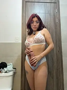 Stripchat Free Live Porn of MartinaSooler