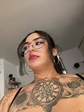 Stripchat Live Sex Cam of Rae_Lil_White