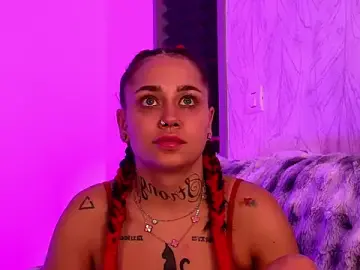 Stripchat Free Porn Cam of KyraDesire