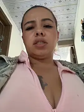 Stripchat Live Sex of Ariana-07