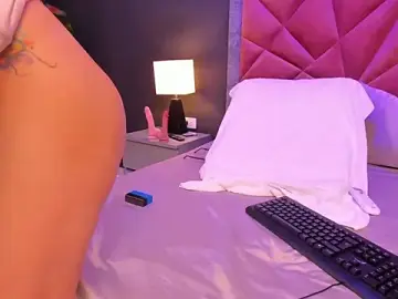 Stripchat Adult Webcam of mia_milff
