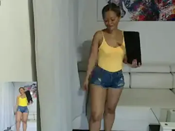 Stripchat Nude Webcam of Tinymilf_