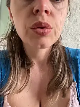 Stripchat Sex Cam of ladywithbigass