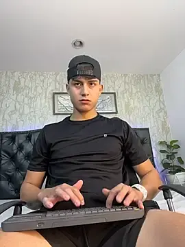 Stripchat Nude Webcam of Lander_Cruz