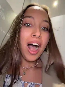 Stripchat Free Porn Cam of ICrazyOneIRL