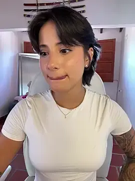 Stripchat Live Sex Cam of Ale_Lewis