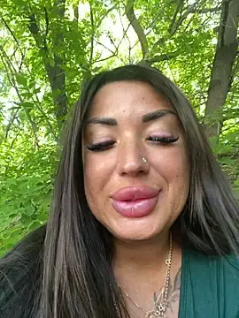 Stripchat Live Sex Cam of RuslanaXX