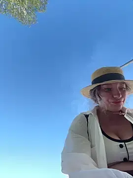 Stripchat Live Sex Cam of MooonReal