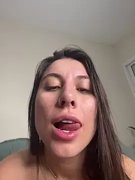 Stripchat Live Sex Cam of Carolini09