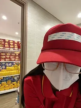 Stripchat Live Sex Cam of Sneaky_Cumshoot