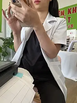 Stripchat Free Porn Cam of Sneaky_Cumshoot