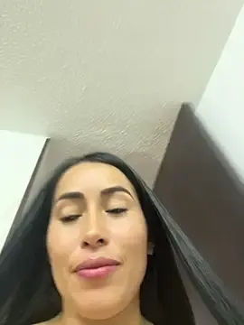 Stripchat Live Sex Cam of areviklusine1