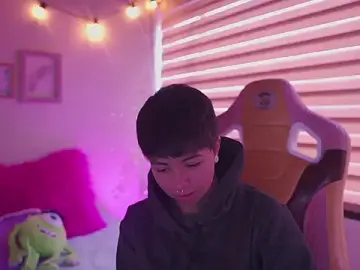 Stripchat Live Sex Cam of tommy_blue
