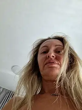 Stripchat Sex Cam of Miss____Mia_