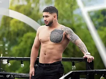 Stripchat Live Sex Cam of king_falconer