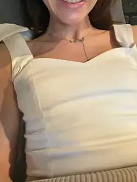 Stripchat Sex Cam of -AngelAri-