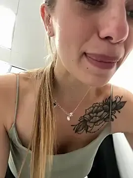 Stripchat Sex Cam of Olivia_Jemison