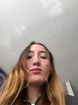 Stripchat Free Porn Cam of Valery_Salmons