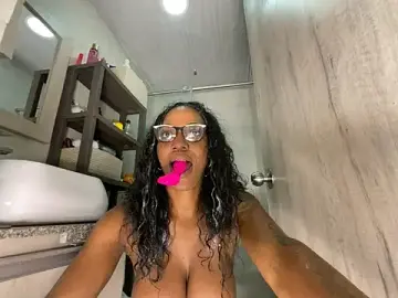 Stripchat Best Webcam of Bustykeyla