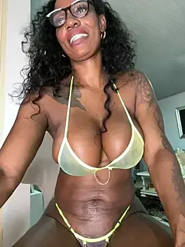Stripchat Adult Webcams of Bustykeyla