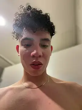 Stripchat Adult Webcam of yoursexyjose