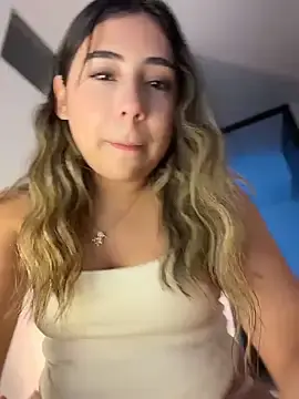 Stripchat Live Sex Cam of MelodyRey__