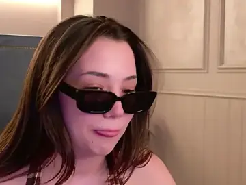 Stripchat Live Sex Cam of Alice_Deleon