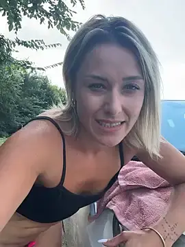 Stripchat Adult Webcam of petrouchkaaa_
