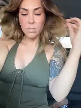 Stripchat Watch Live Sex Cams of MommyGambit