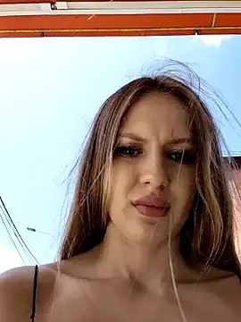Stripchat Best Webcam of caressyourself