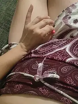 Stripchat Live Sex Cam of SONOVERGINE2008