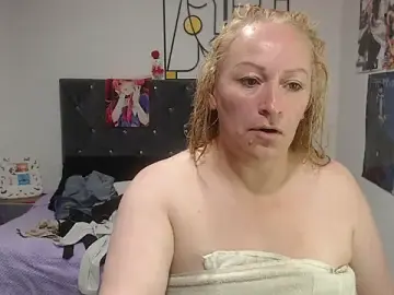 Stripchat Live Sex of emperabigbootybigass