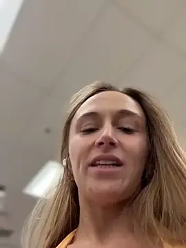 Stripchat Live Sex of lunagirl13