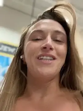 Stripchat Live Sex Cam of lunagirl13