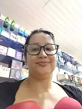 Stripchat Sex Cam of keilymadam
