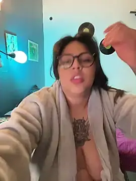 Stripchat Sex Cam of miacanela_xo