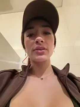 Stripchat Free Porn Cam of ariiel_