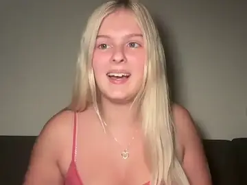 Stripchat Sex Cam of Allylove03