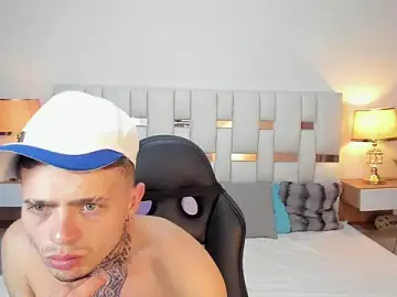 Stripchat Free Live Porn of Zeus_damian21