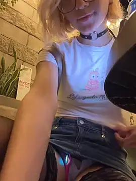 Stripchat Sex Cam of SweetBunnyGF
