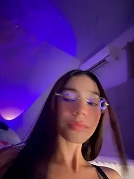 Stripchat Free Live Porn of Eveliin_ruiz