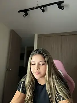 Stripchat Watch Live Sex Cams of lunablossom_
