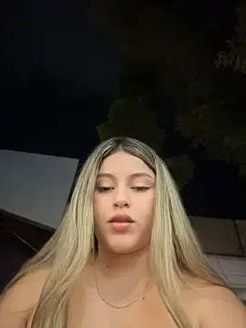 Stripchat Adult Webcam of lunablossom_