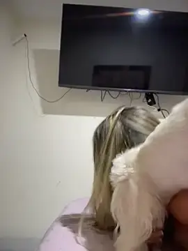 Stripchat Live Porn of lunablossom_