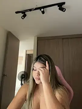 Stripchat Best live sex cam show of lunablossom_